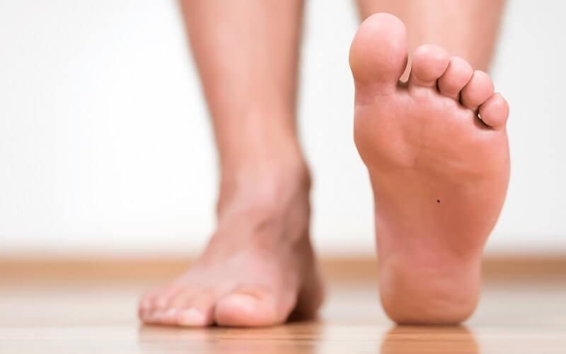 Người có nốt ruồi ở lòng bàn chân cả đời gặp hung hóa cát-1